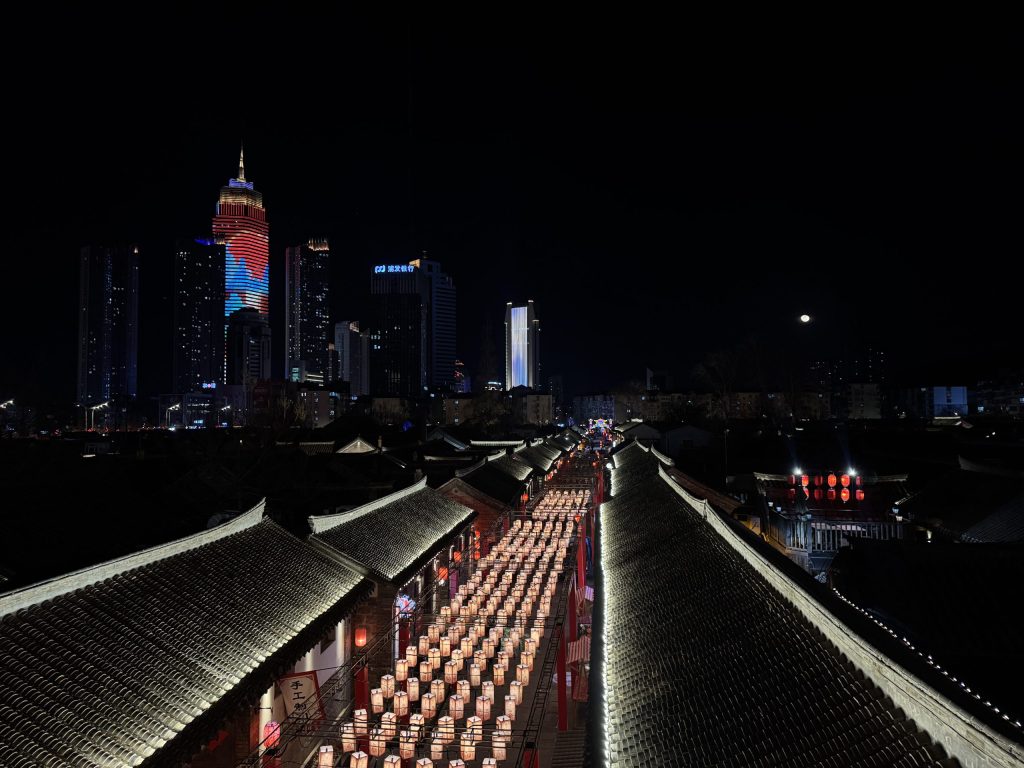 도시와 고성의 조화 연태 소청리의 야경