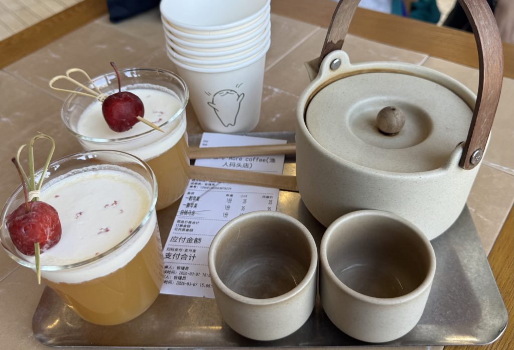 연태 모어커피의 일반차와 사과차