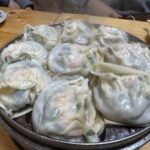 찜기에 정갈하게 담긴 낙지 새우살 만두.