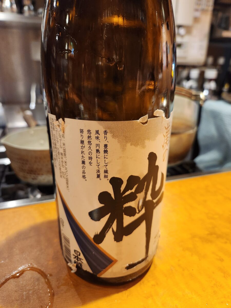 오사카 지역 사케 병과 도쿠리 잔.