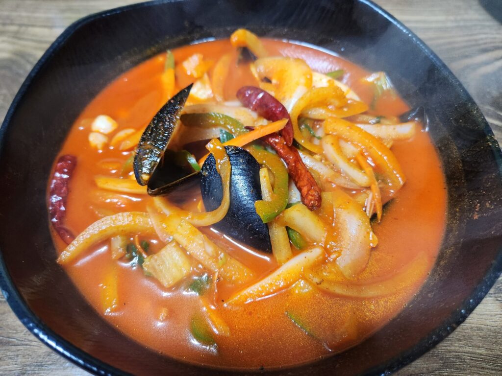 중화각의 매콤한 고추짬뽕 비주얼.