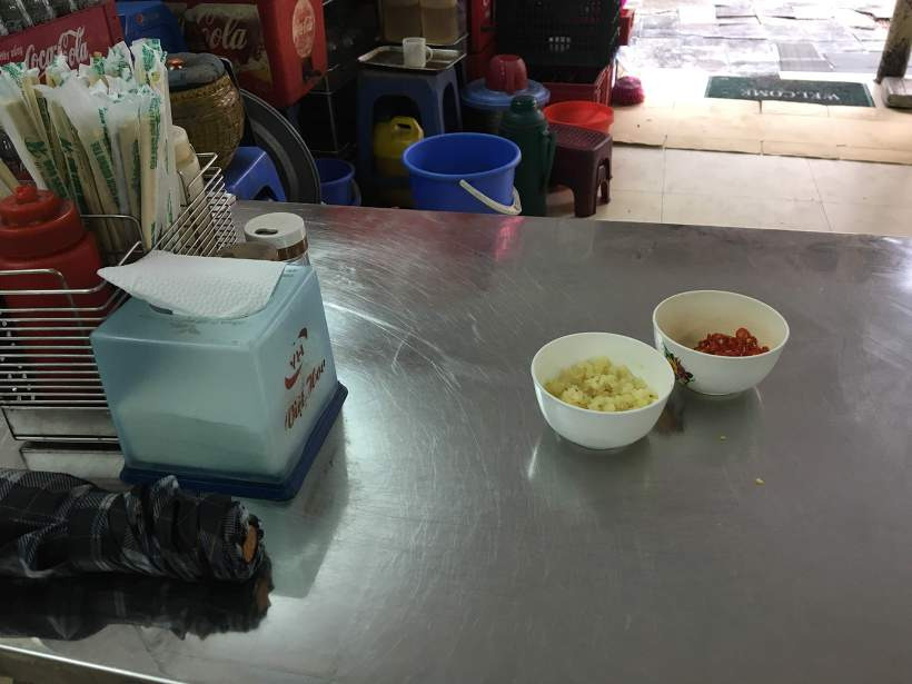 위생적으로 비닐에 개별 포장된 젓가락 세트