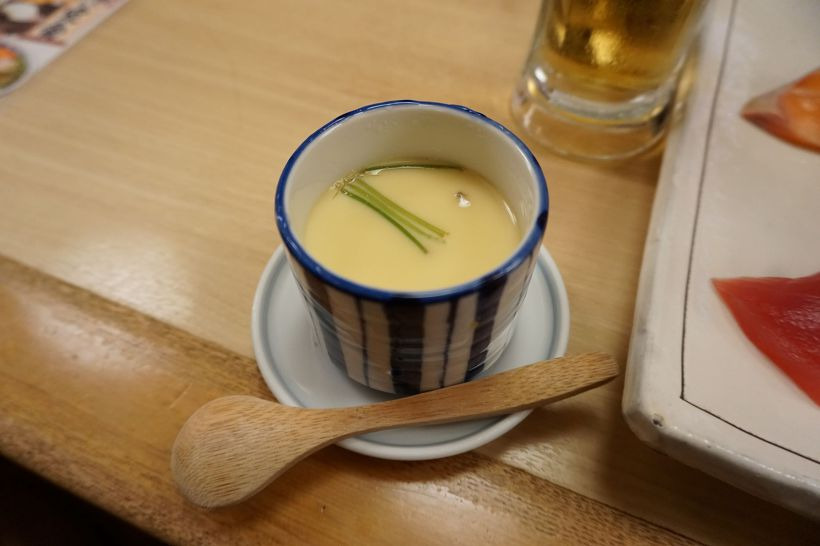 서비스로 제공된 일본식 계란찜 차완무시