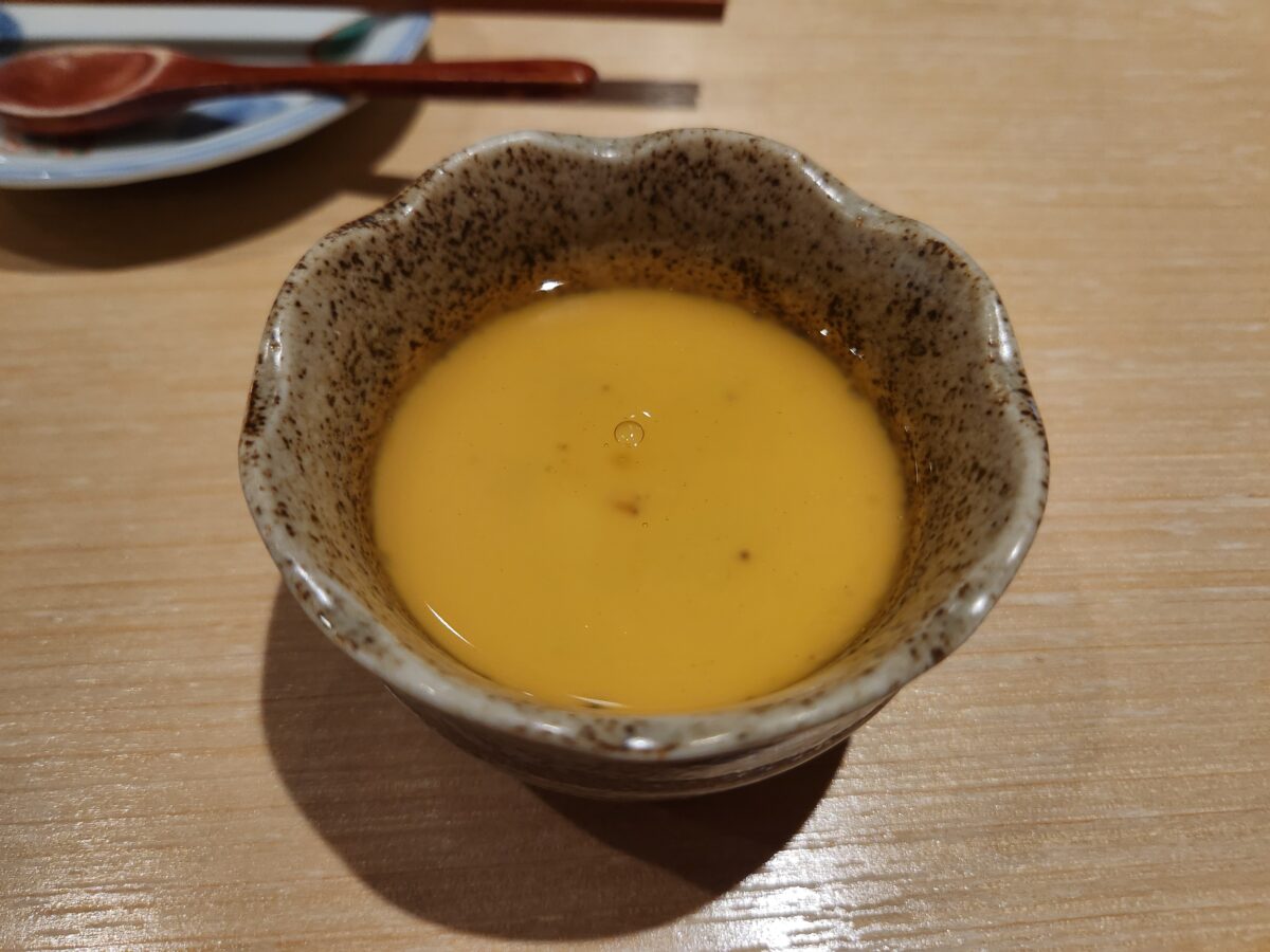그릇에 담긴 자완무시.