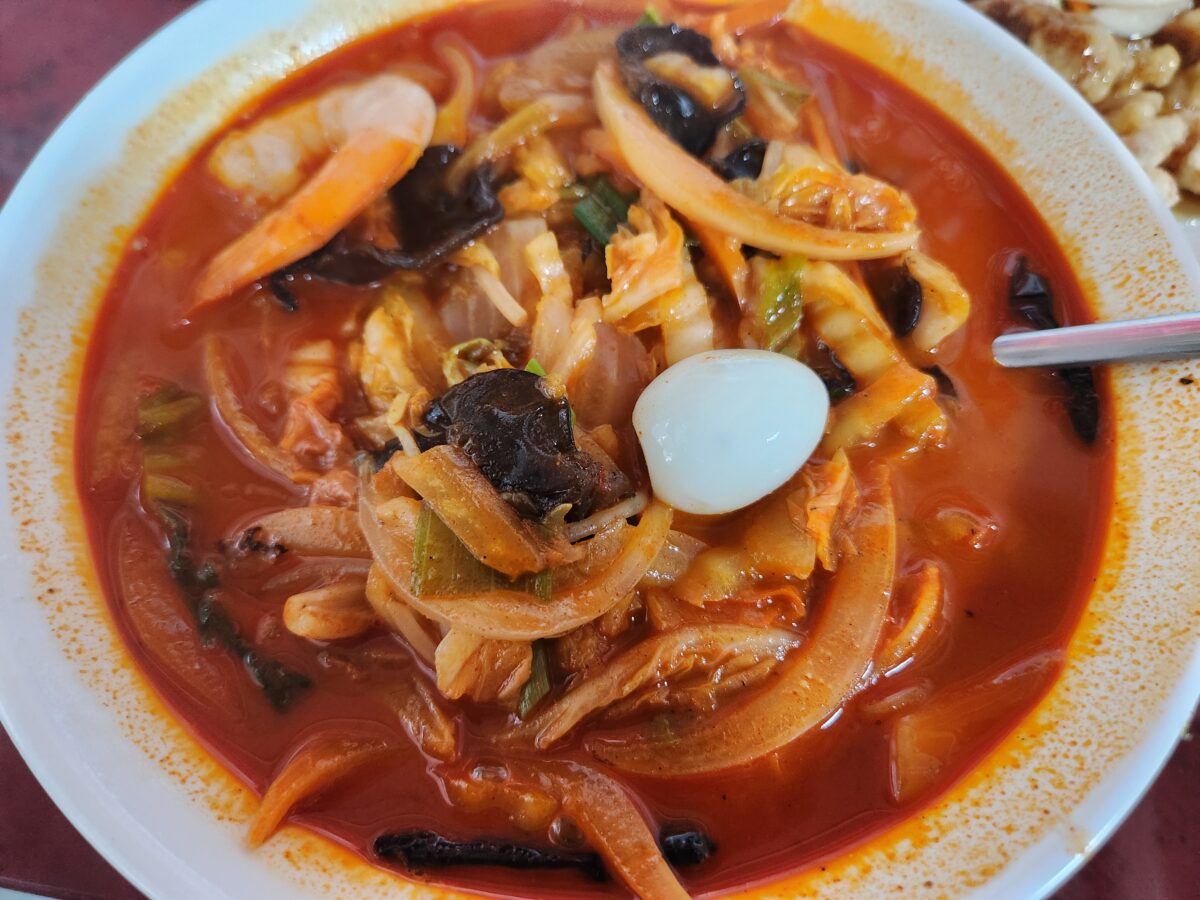 가까이서 촬영한 뽕나루 짬뽕의 근접 샷.